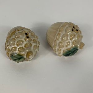 Vintage ceramic acorn salt and pepper shakers 2.5” long.